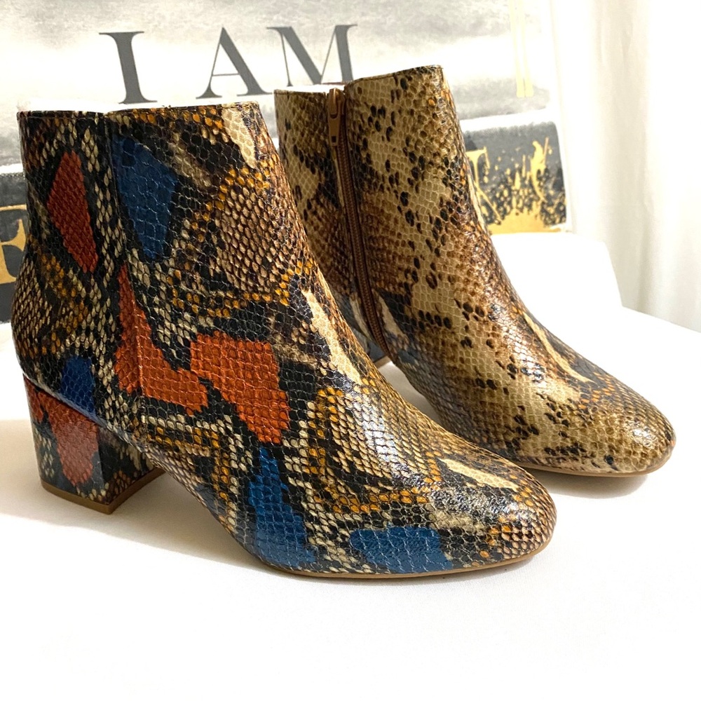 🆕 Tan Snake Embossed Fashion Boot - Picture 2 of 6